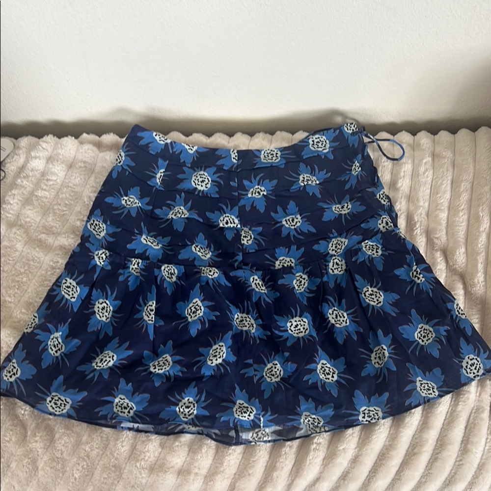 NWOT. STEVIE MAY Floral Blue Women's Skirt. Sz Medium.